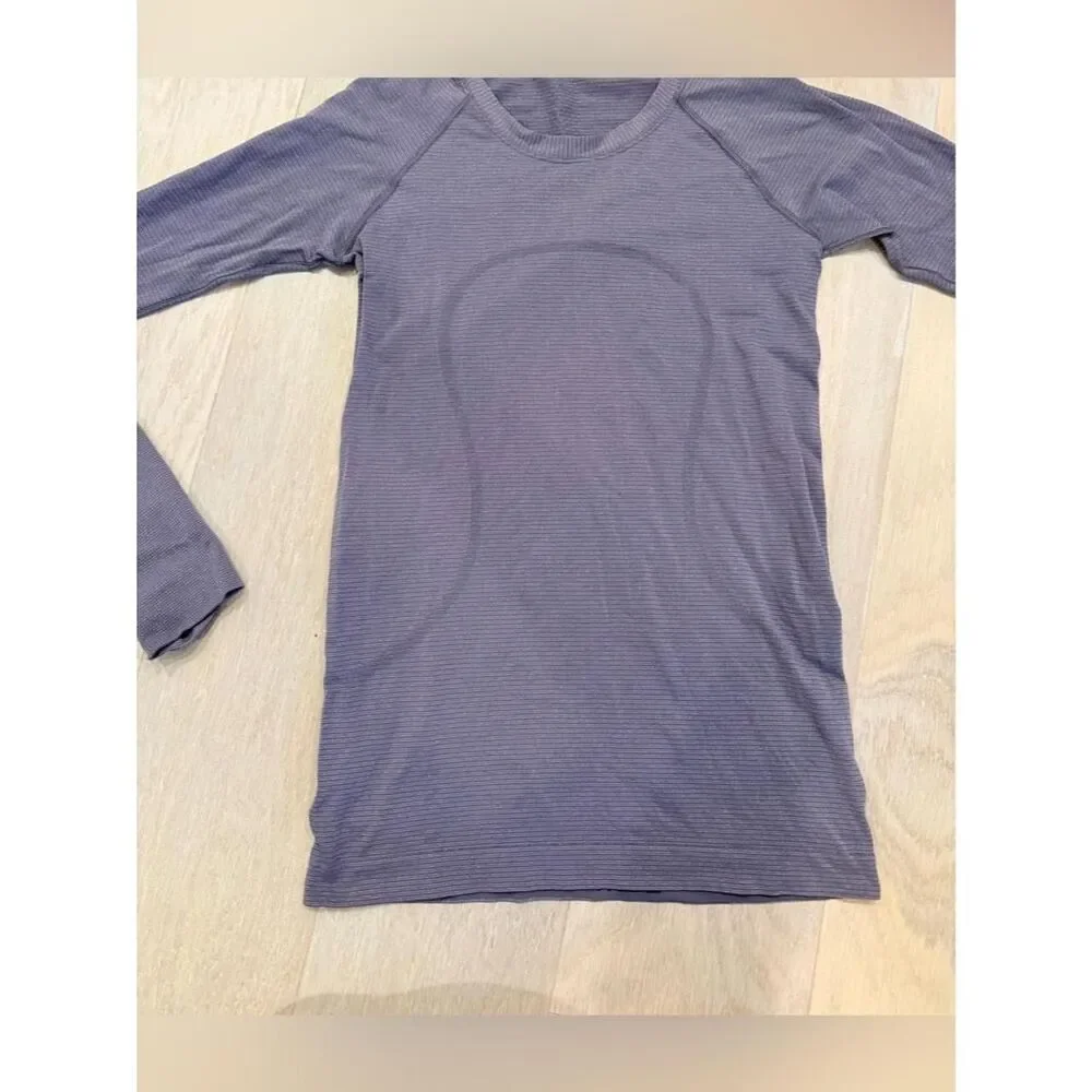 Lululemon Women's Purple T-shirt